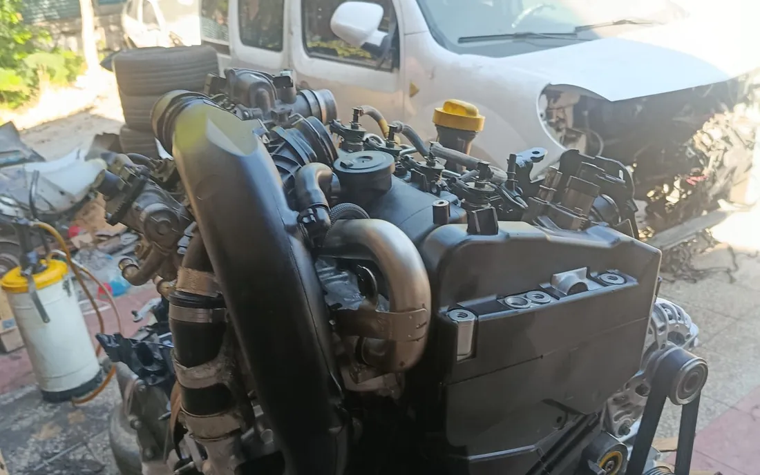 Tamirhanemizde sehpaya alınmış dizel motor