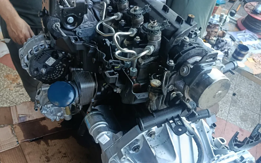 Tamirhanemizde motorun sehpaya alınması
