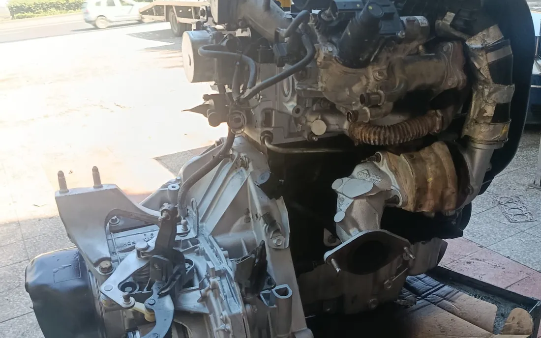 Tamirhanemizde sökülmüş motor ve şanzıman