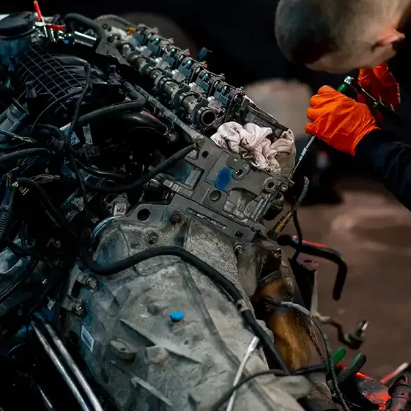 Bakım sırasında motor bölgesinde yapılan kontrol